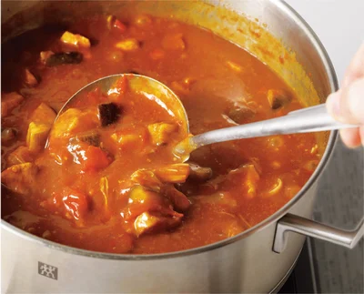 「これがダイエット飯!?」SNS総フォロワー数50万人の「無水カレーニキ」が、3年かけて追求した究極の無水カレーレシピを大公開