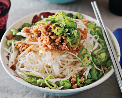 具材たっぷりで食べごたえ抜群！ガッツリ派も大満足の「汁なしそうめん」アレンジ2選