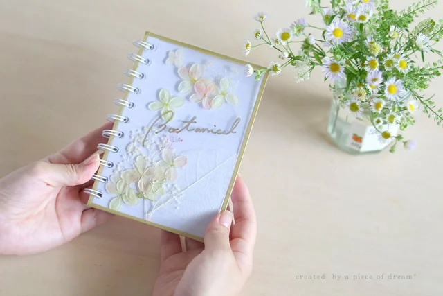 100均材料で高見え！摘んだお花を閉じ込める「植物標本風ノート」の作り方