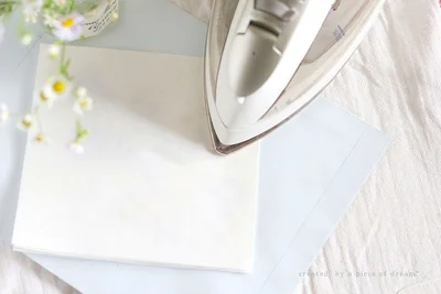 コーヒーフィルターなどにはさんで、低温でアイロンをかける▶押し花ができます