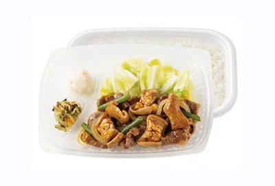 セパレートタイプで副菜も楽しめる「牛カルビ＆ホルモン弁当」