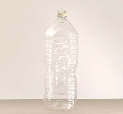 排水口掃除には空の2Lペットボトルが使える！（▶次へ）