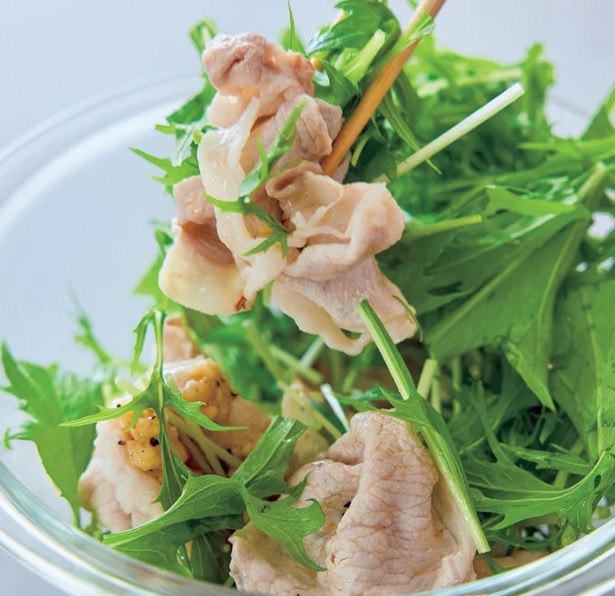 ゆでた豚肉とシャキシャキ野菜をあえるだけで、即完成!