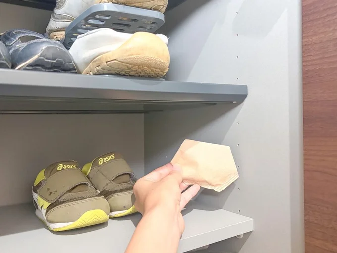 靴箱やごみ箱に置くだけ(▶次の裏ワザを見る)