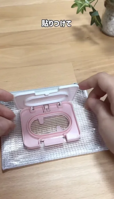取り付ける▶ビニールケースにティッシュを入れると…（⇒次へ）