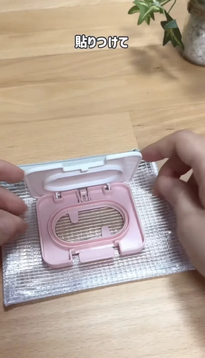 取り付ける▶ビニールケースにティッシュを入れると…(⇒次へ)