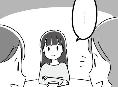 笑顔で悩み相談をし合うママ友たち。それぞれに思うところはあるようで