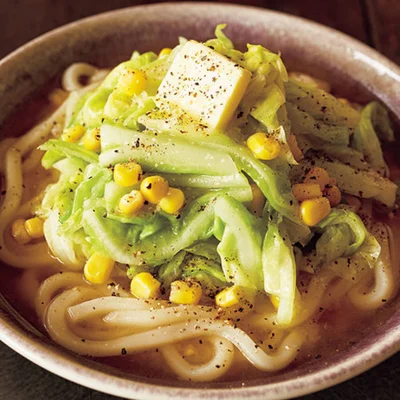 「キャベツとコーンのみそバターうどん」