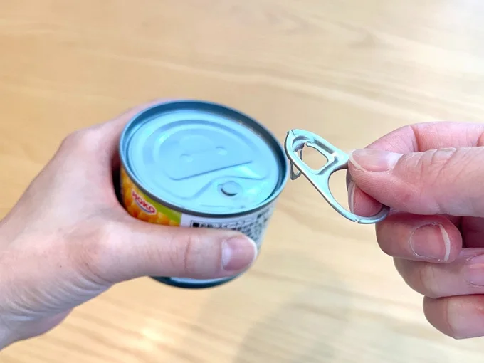 「プルタブが取れた!」缶切りを使わずに開ける方法とは…(▶用意するものは?)