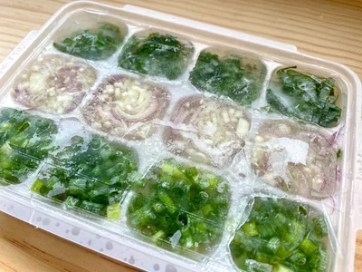 凍ったら薬味氷の完成です！（▶次へ）