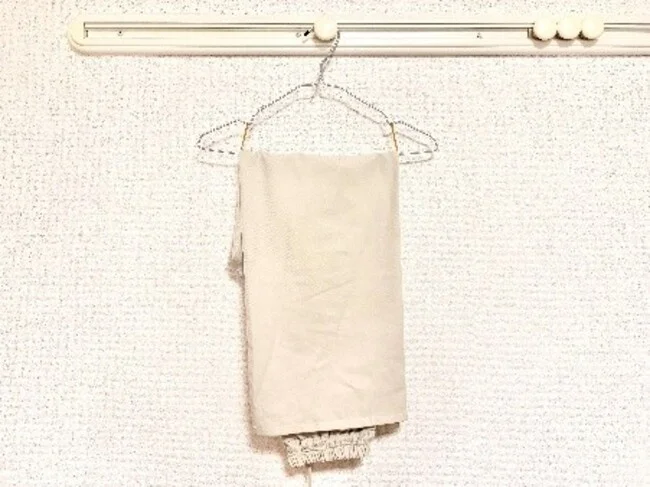 輪ゴムがストッパーになり、ズボンが滑らない!