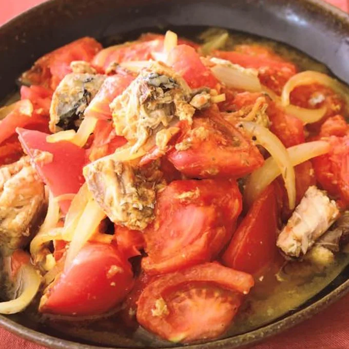 「トマトとさば缶のカレー炒め」
