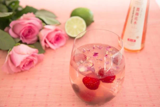 花やハーブの贅沢感！ 香り豊かな「飲む酢」が花束みたいでカワイイ