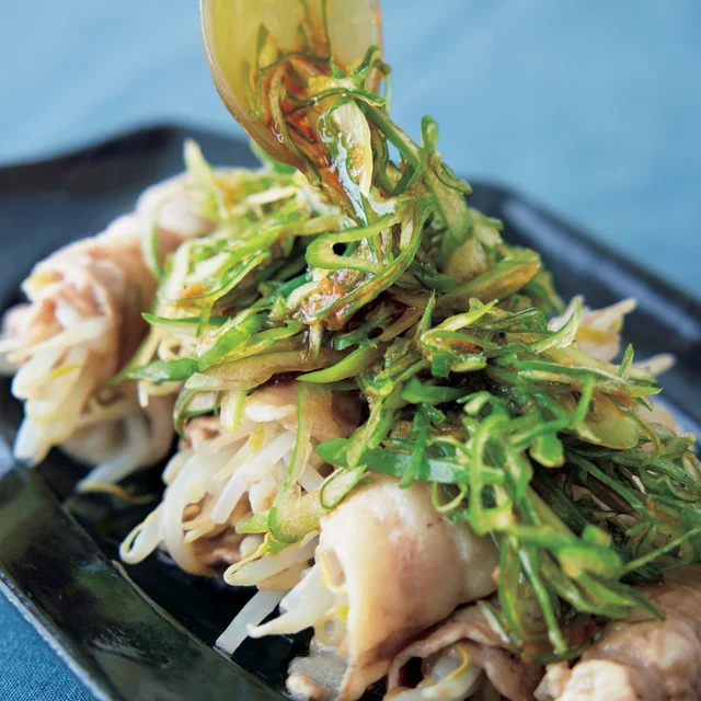 たっぷり香味野菜で味わう！レンチン肉巻きおかず2品
