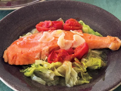 鮭とレタスのレンジ蒸し