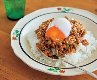 成形なしでも食べればハンバーグ！「こねないハンバーグライス」【Mizukiさんの夏ラク時短レシピ】
