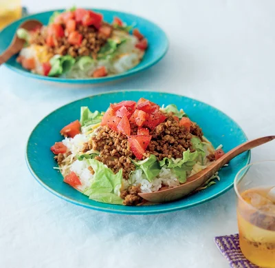 ひき肉をパパッとボリューム丼に♪「和風タコライス」【Mizukiさんの夏ラク時短レシピ】
