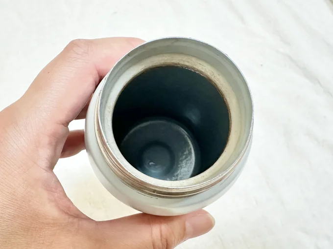 フチには茶渋が残ってしまいました(▶次はコップの茶渋を確認)