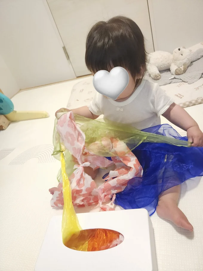 好奇心をくすぐるステキなアイデアですね♪▶本物のティッシュと並べるとやっぱり…?(⇒次へ)