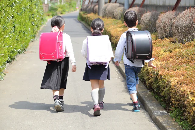 重すぎるランドセルで腰痛になる小学生が急増... 腰痛を未然に防ぐには？