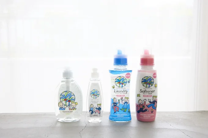 ラインナップは、ヤシノミ洗剤野菜・食器用、ヤシノミ洗剤プレミアムパワー、ヤシノミ洗たく洗剤、ヤシノミ柔軟剤の全4種類。