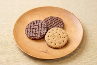 北海道産小麦の小麦粉と全粒粉を使用