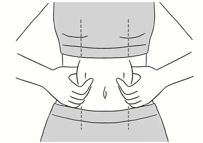 「乳首ライン」をつまむ