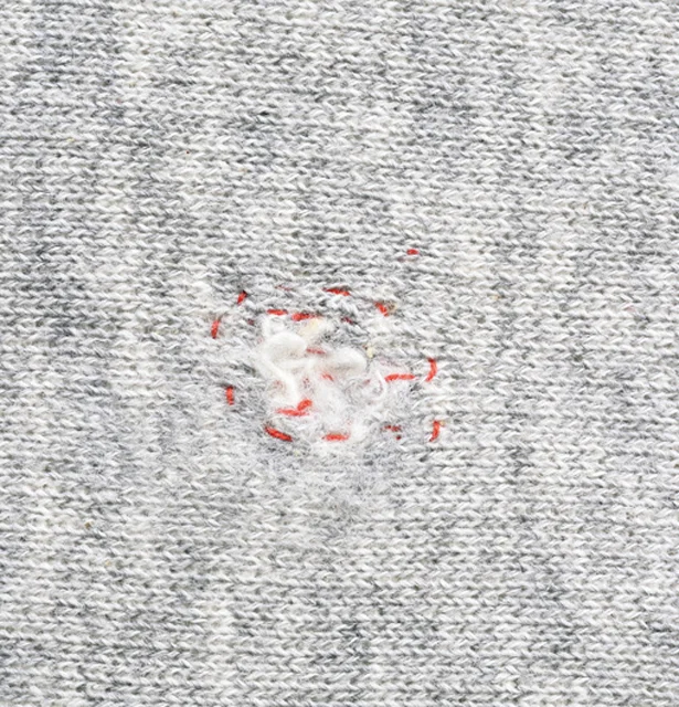 表側から見たところ。実際に縫うときは、布と同系色の糸を使って