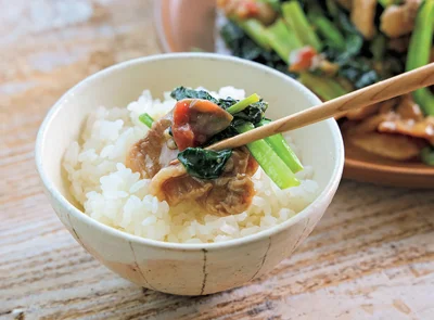 梅干しを加えると夏らしい味わいのおかずになります