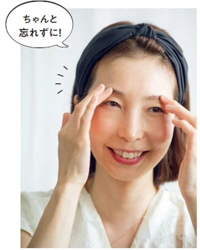 忘れがちなのが、眉毛。毛の間にもメイク汚れや皮脂はいっぱいです。しっかり洗いましょう