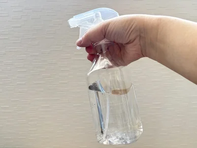 炭酸水をスプレーボトルに入れる（▶次へ）
