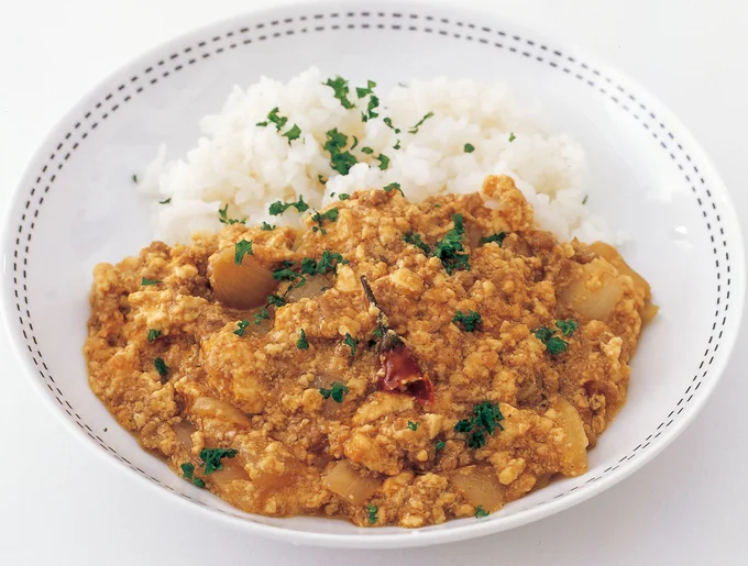 スパイシーなルウを豆腐の甘みがやわらげる