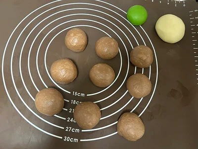 パンの子ども▶生地を成形して…（⇒次へ）