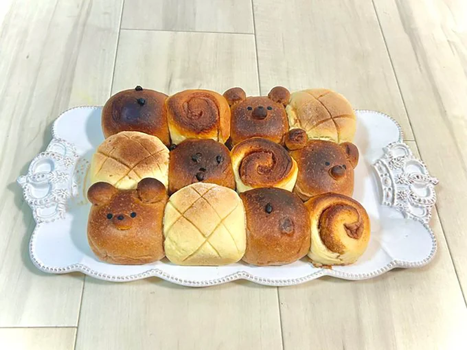 クマパン(チョコ入り)、メロンパン、チョコチップぱん、シナモンロール、メロンパン▶可愛いウサギのパンも!(⇒次へ)