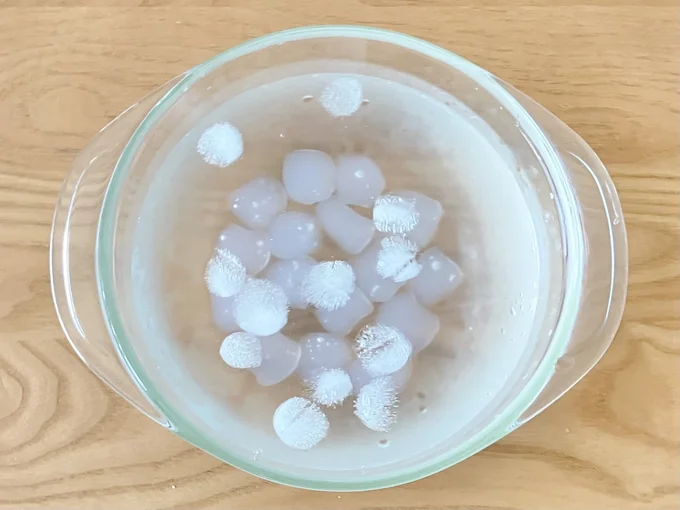 わらび餅がほぐれる！（▶次へ）