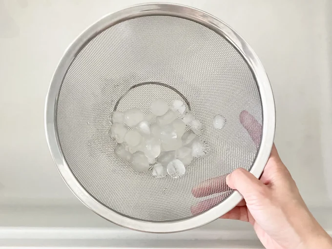 ザルでしっかり水気を切ったら…（▶次へ）