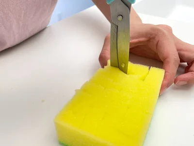 難しいときははさみを使ってもOK（▶次へ）