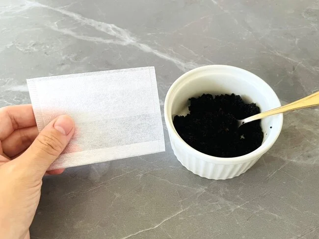 コーヒーかすとお茶パックを用意(▶次へ)
