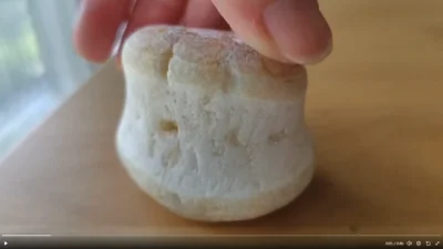 クリームがたっぷり♡▶石には見えない不思議な質感（⇒次へ）