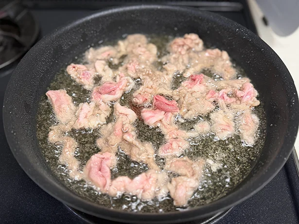 同じ油で豚肉も揚げる