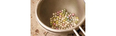 タピオカは袋の表示どおりにゆで、湯をきる