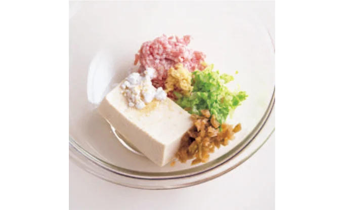 ひき肉はたったの50g!倍量の豆腐を入れて。「豆腐入り焼き餃子」