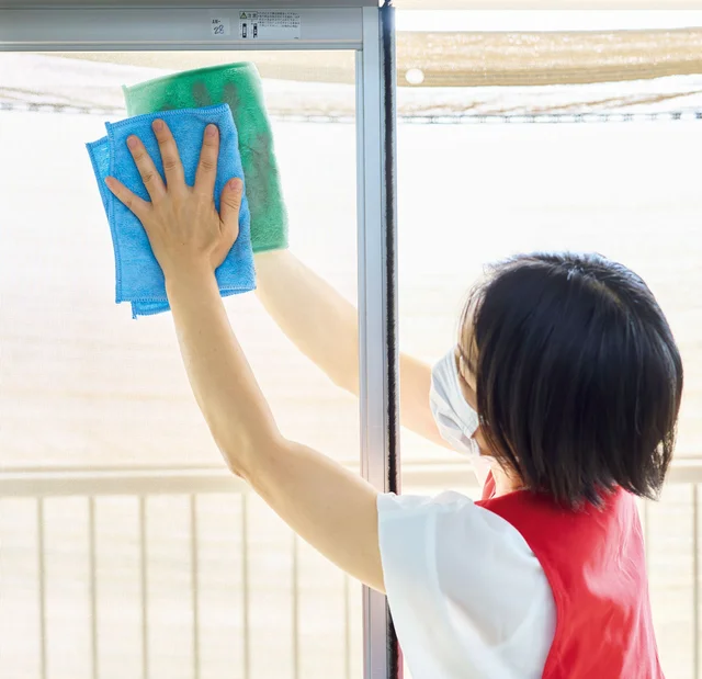 暑くも寒くもない秋が最適！「網戸と窓の汚れ」をすっきり落とすタイミング【小掃除カレンダー3週目】