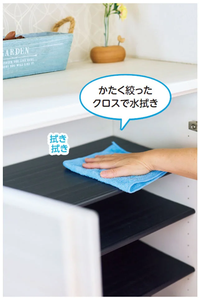 靴を全部出して、上記のように干している間に、げた箱も掃除を
