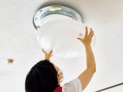 秋の長雨を味方に！照明と季節家電を整える週【小掃除カレンダー6、7週目】