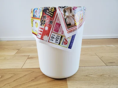 コツを押さえればチラシでも代用できる（▶紙袋は？）