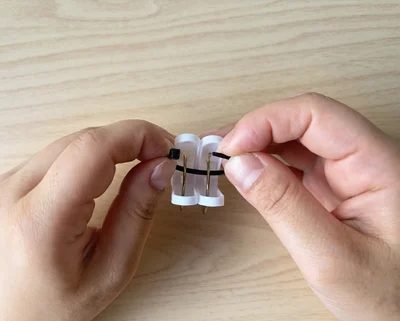 結束バンドをしっかり締める（▶次へ）