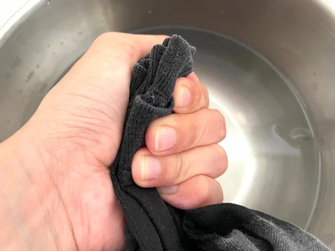 キュッと握るように水を切ったら…(▶次へ)