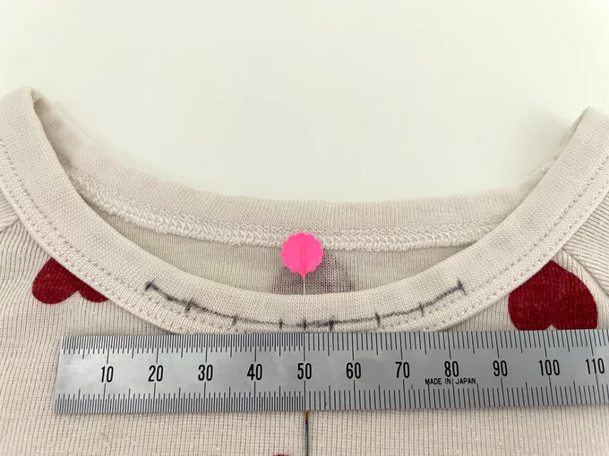 左右対称、1cm間隔に目印をつけます(▶次へ)