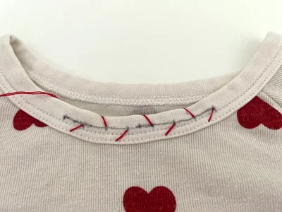 この手順を繰り返して、左端まで縫えたら…（▶次へ）